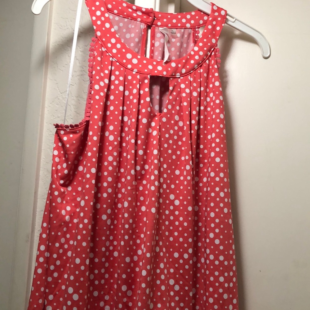 Keyhole sleeveless top